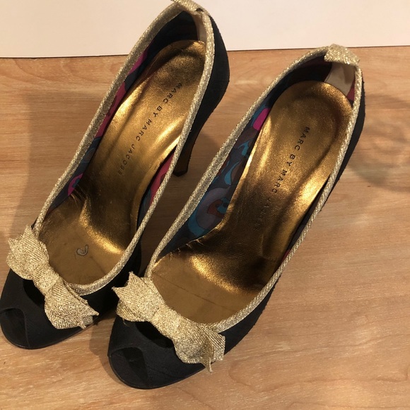 Marc by Marc Jacobs Black x Gold peek Toe - Picture 1 of 4
